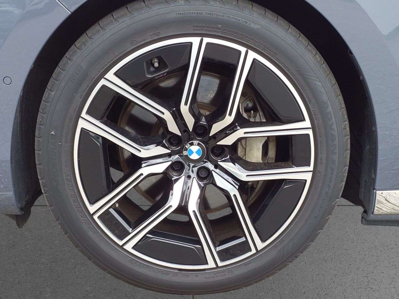 BMW i7
