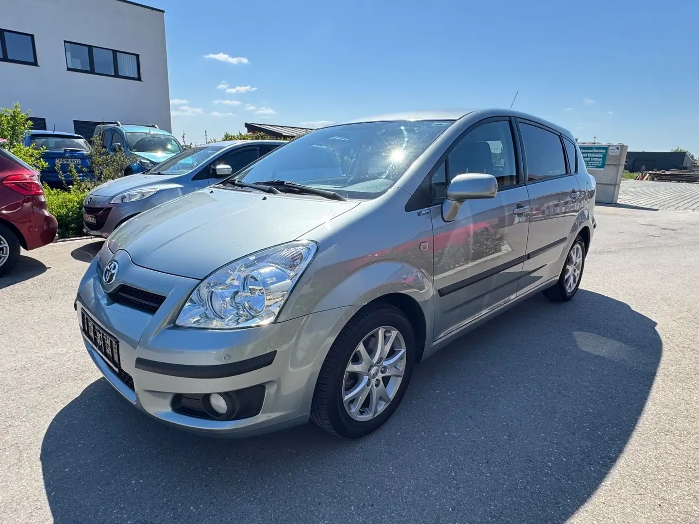 Toyota Corolla Verso 1.8 Team*7 Sitzer* Plateado - 1
