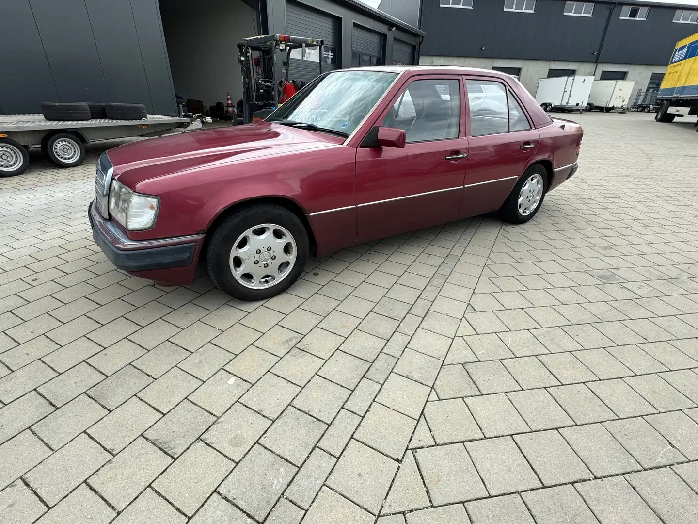 Mercedes-Benz E 230 E-Klasse Rot - 2