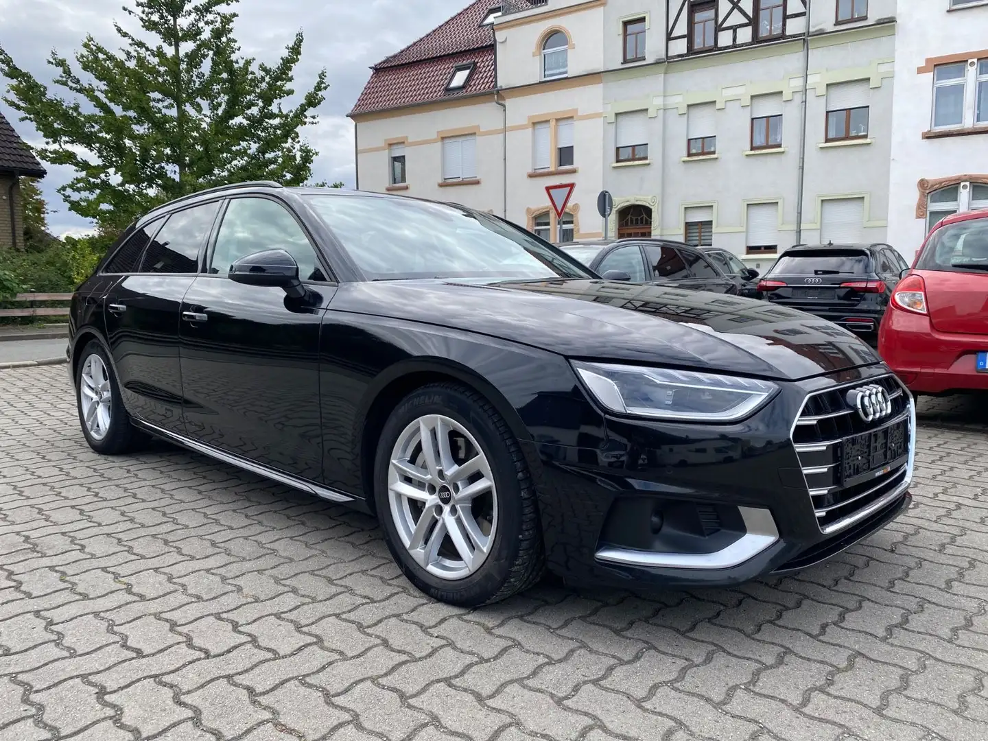 Audi A4 Avant 40 TDI Teilleder/AHZV/Navi+/SpoSi Schwarz - 2