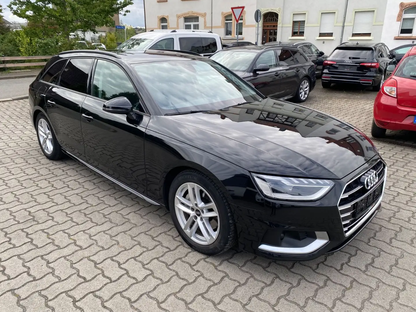 Audi A4 Avant 40 TDI Teilleder/AHZV/Navi+/SpoSi Schwarz - 1