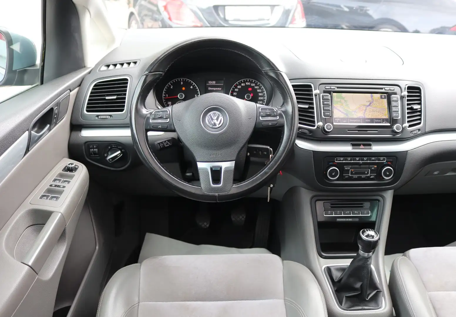 Volkswagen Sharan 2.0 TDI Highline 7SITZE*PANO*Kamera*Navi Grau - 2
