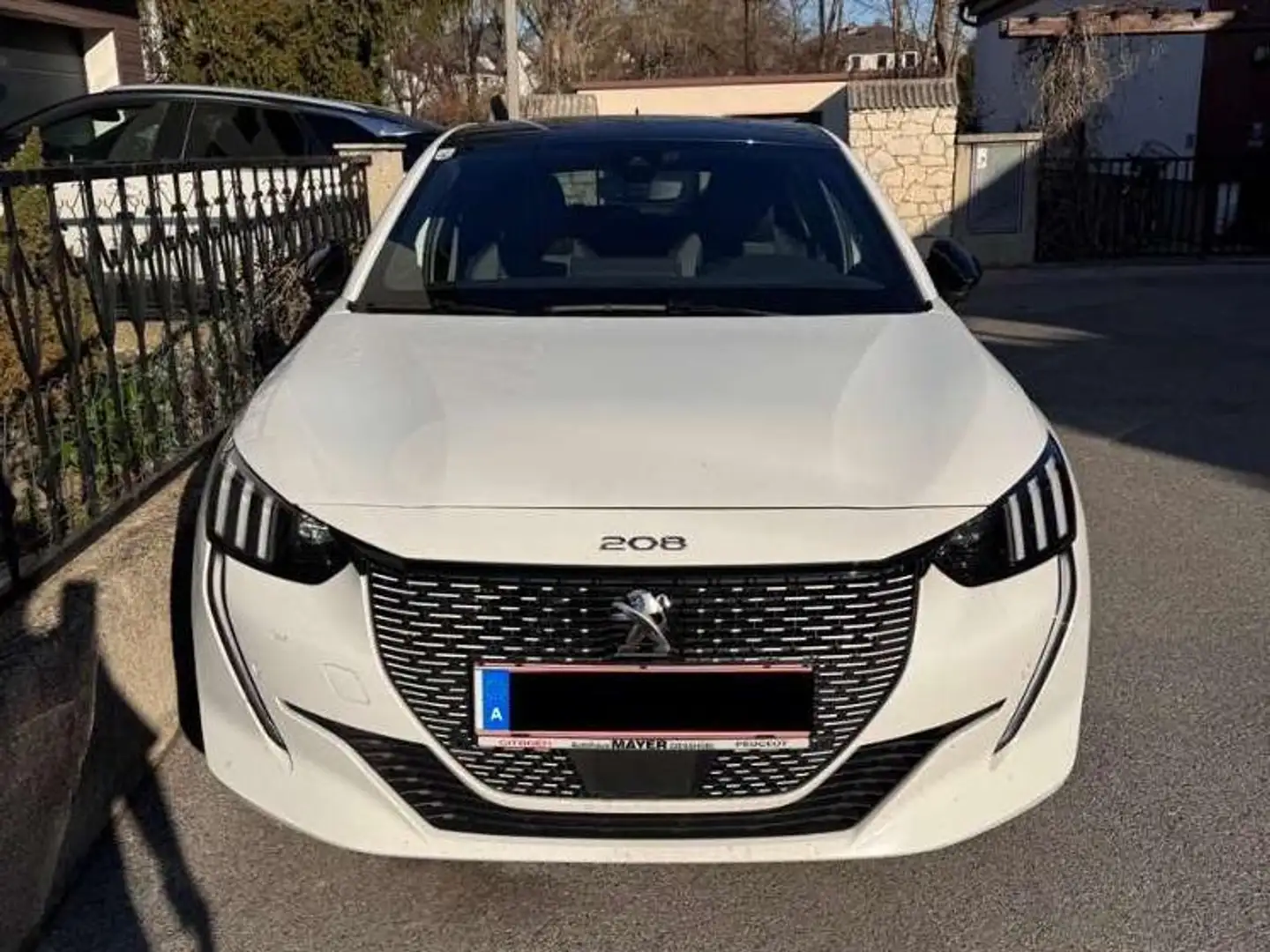 Peugeot e-208 GT Line Weiß - 1