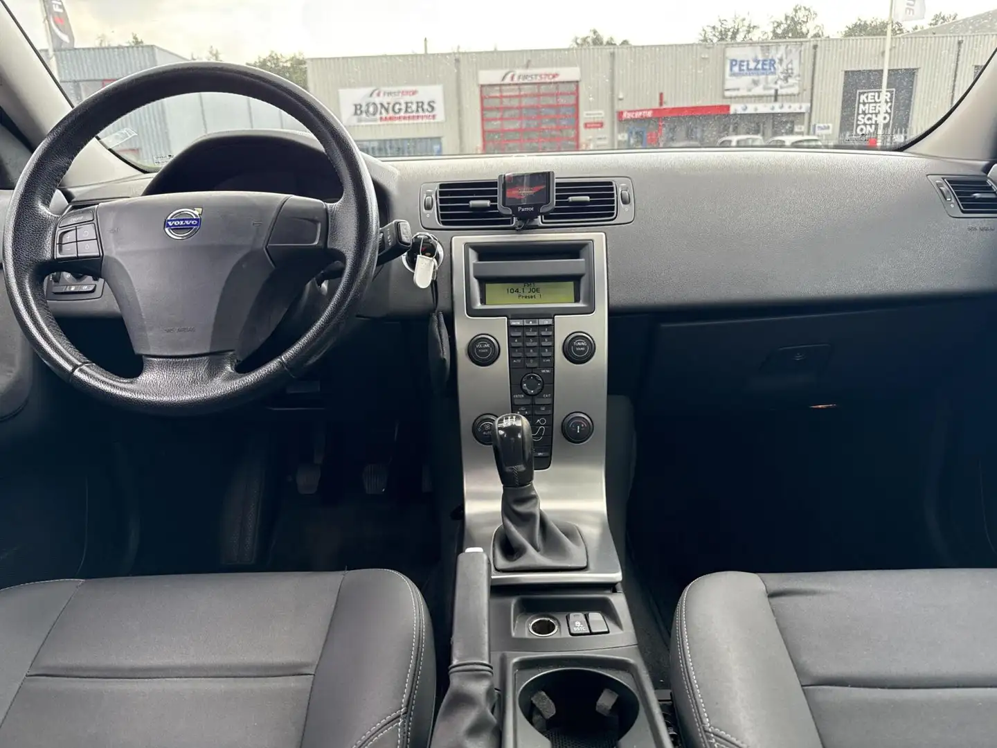 Volvo V50 1.8 Kinetic, airco ,cruisecontrol, auto rijdt prim Blau - 2