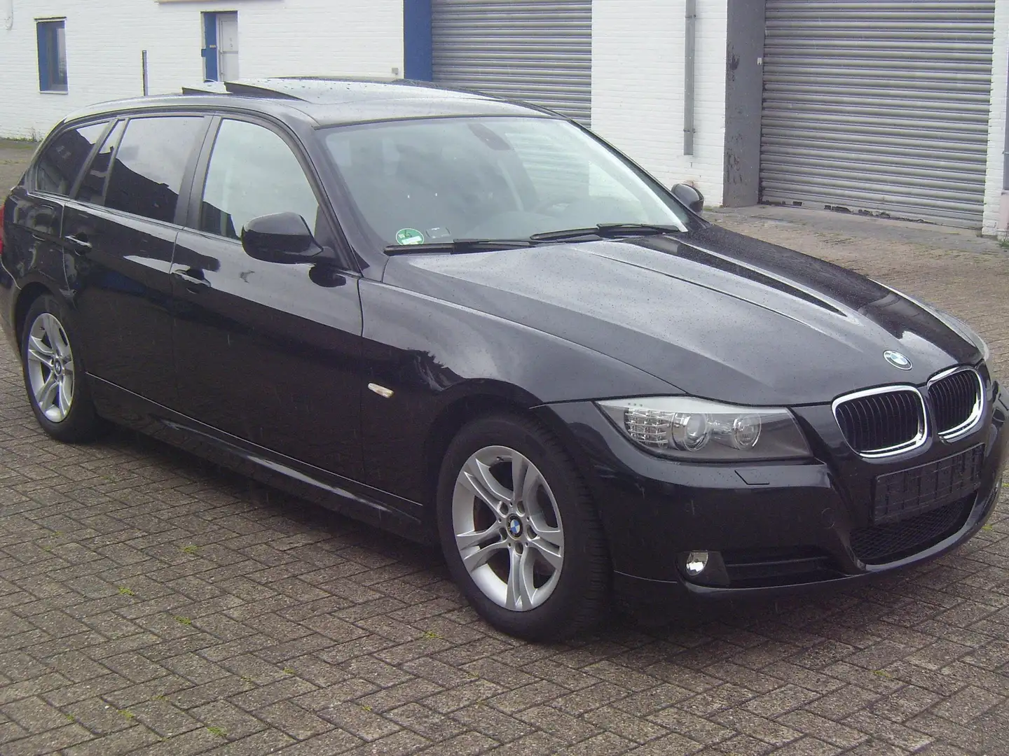 BMW 318 318i Touring+Navi+Xenon+Panorama+ Negru - 2