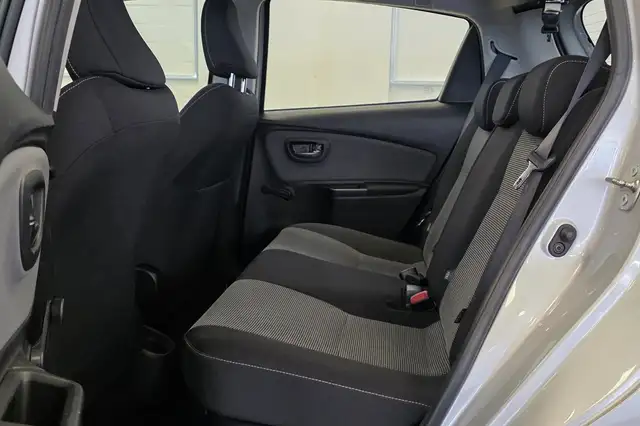 Toyota Yaris view 12