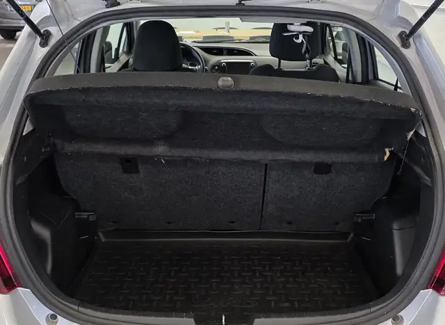 Toyota Yaris view 13