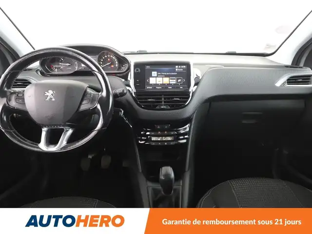 Peugeot 208 view 12