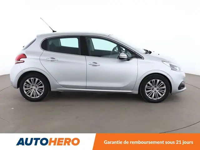 Peugeot 208 view 7