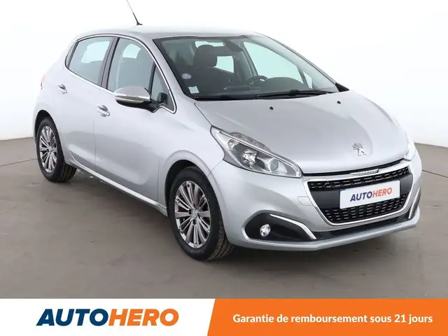 Peugeot 208 view 8