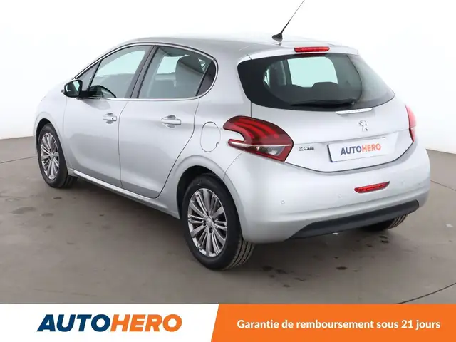 Peugeot 208 view 4