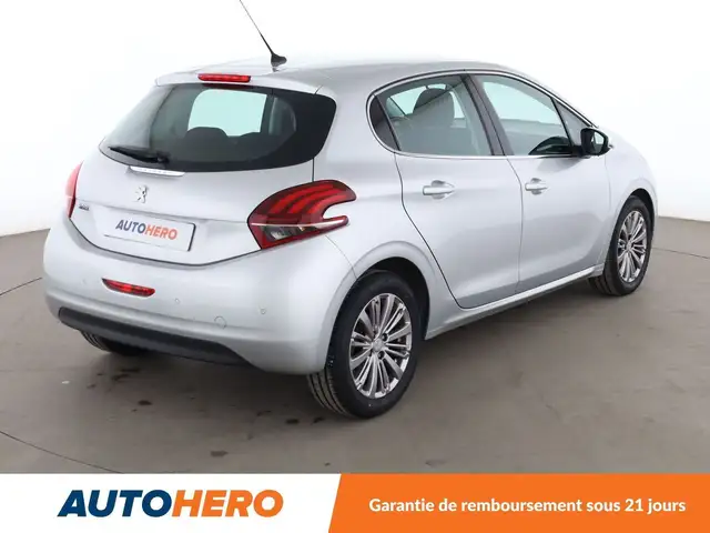 Peugeot 208 view 6