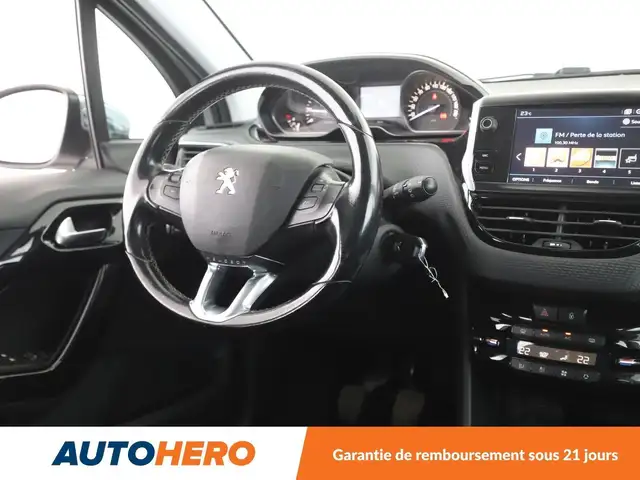 Peugeot 208 view 13