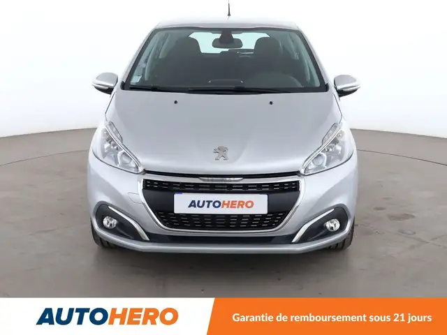 Peugeot 208 view 9