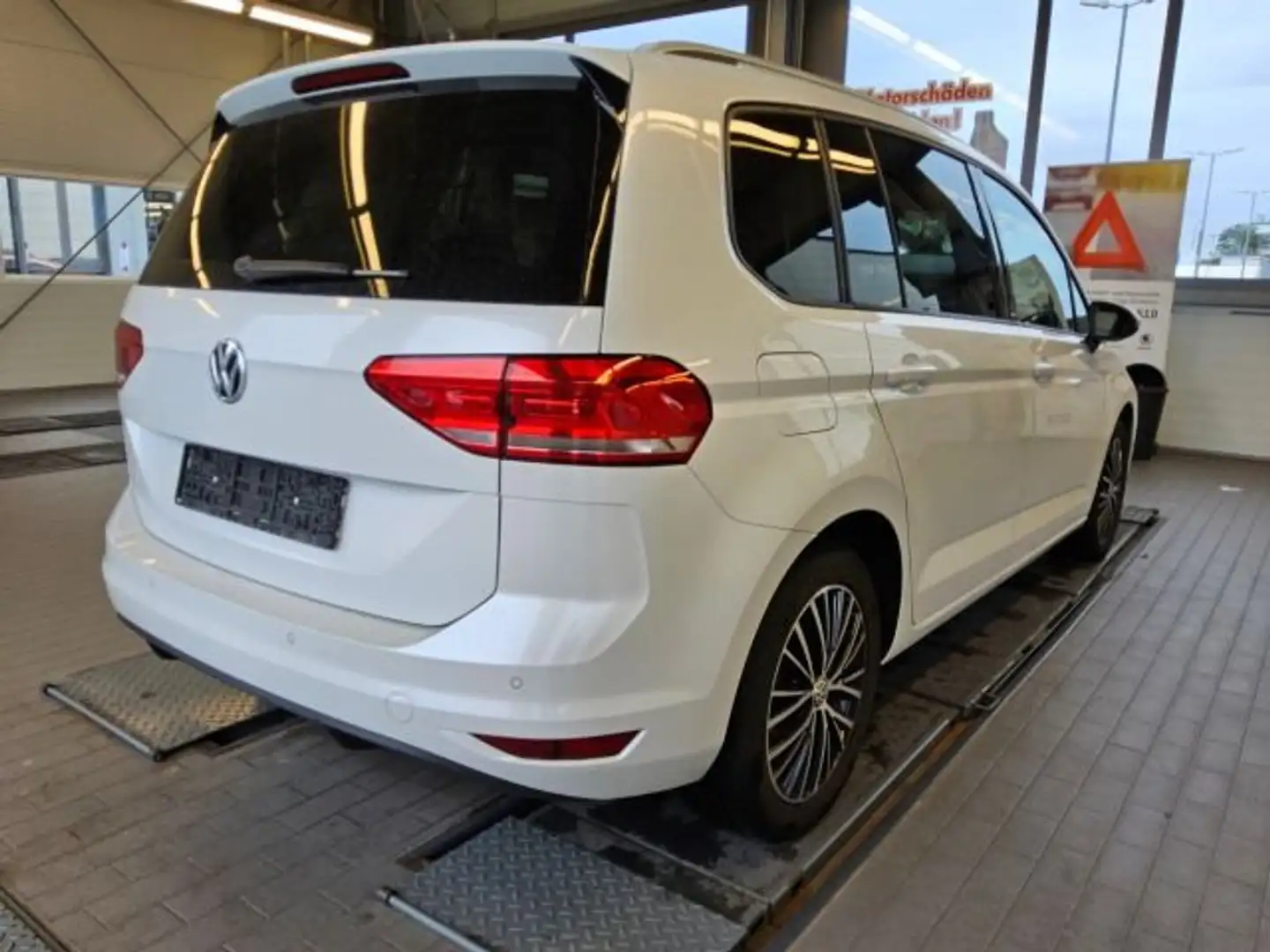 Volkswagen Touran 1.5 TSI United Navi Einparkhilfe Sitzheiz Weiß - 2