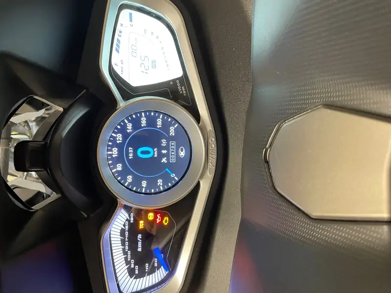 Kymco Xciting S 400i ABS - foto 8