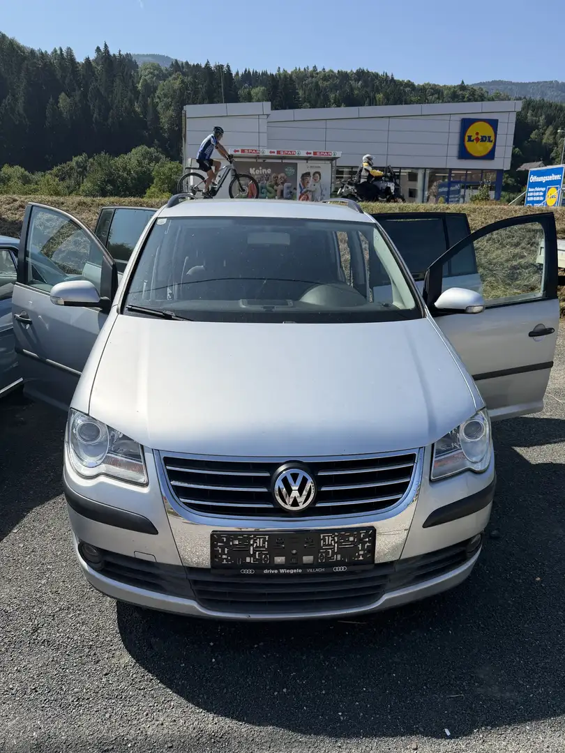 Volkswagen Touran 1.9 TDI DSG Trendline - 1