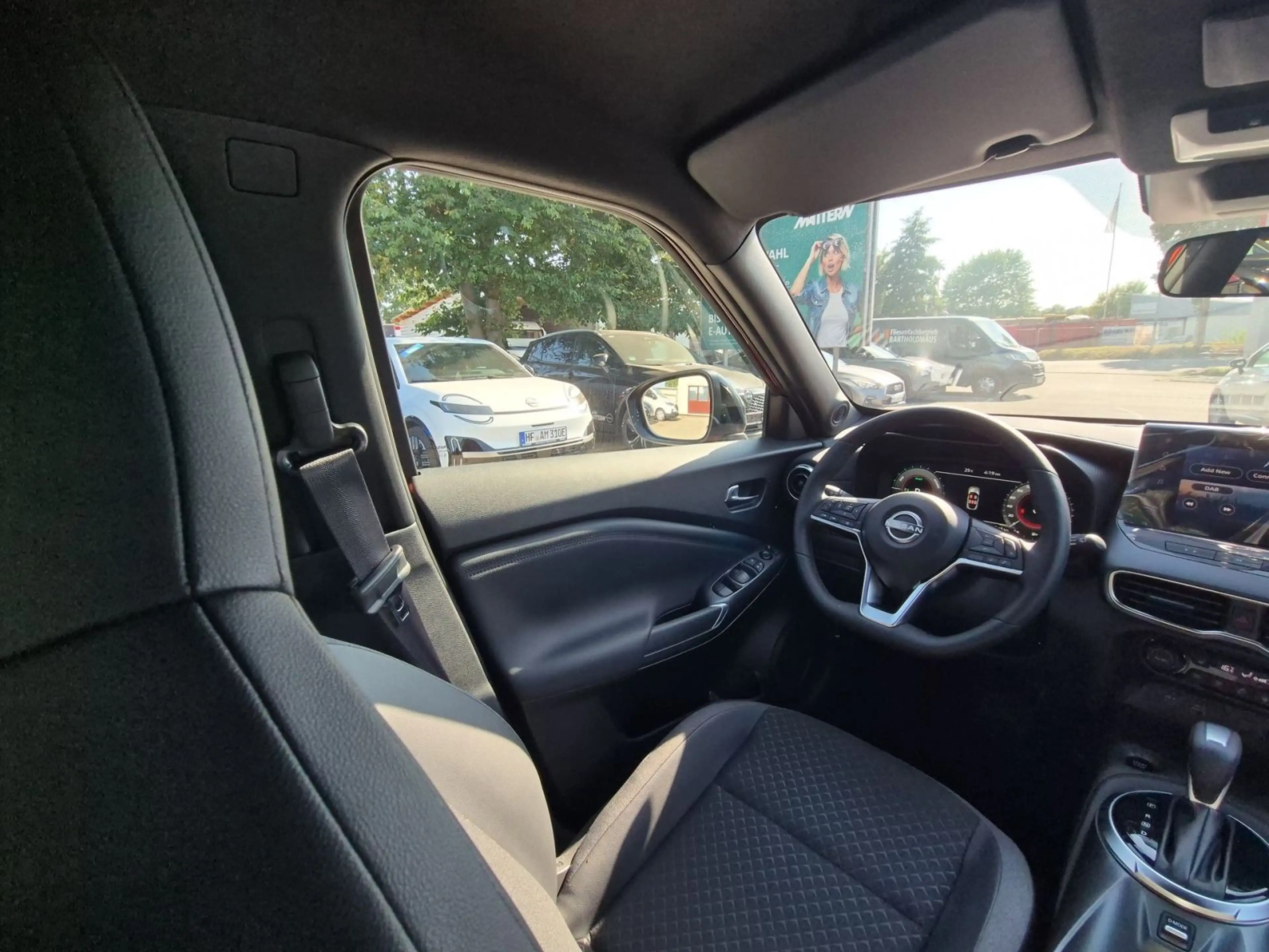 Nissan Juke 1.6 Hybrid N-Connecta Hybrid — photo 15