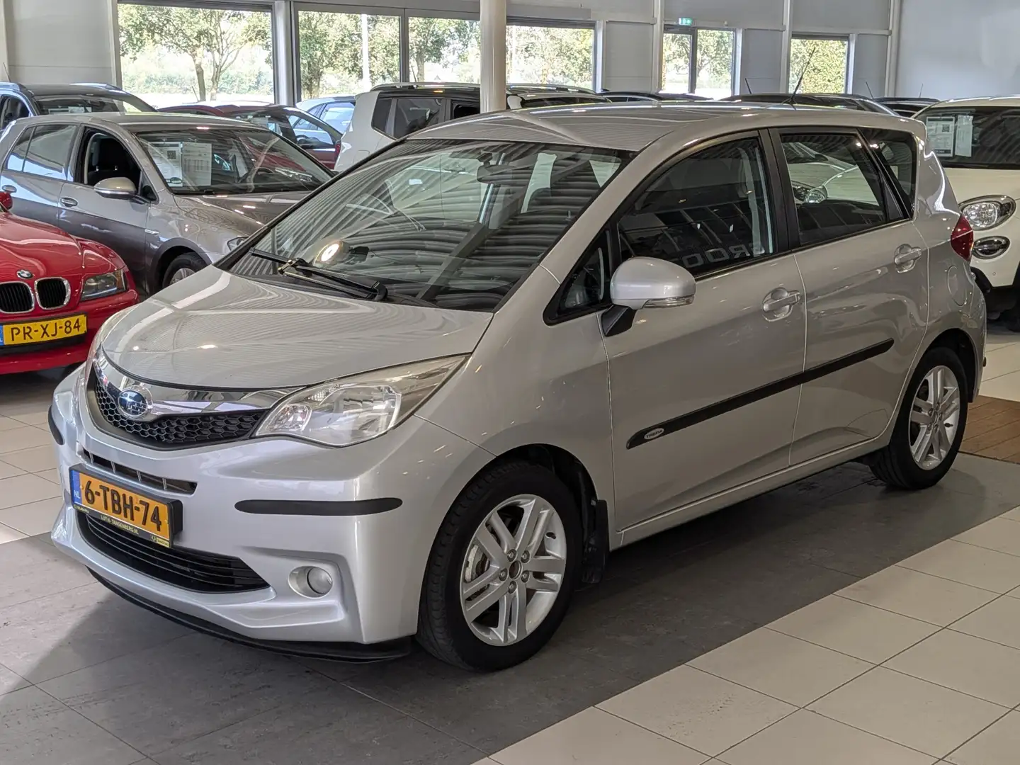 Subaru Trezia 1.3 Luxury Airco, Stuurbekrachtiging, Trekhaak Grau - 2