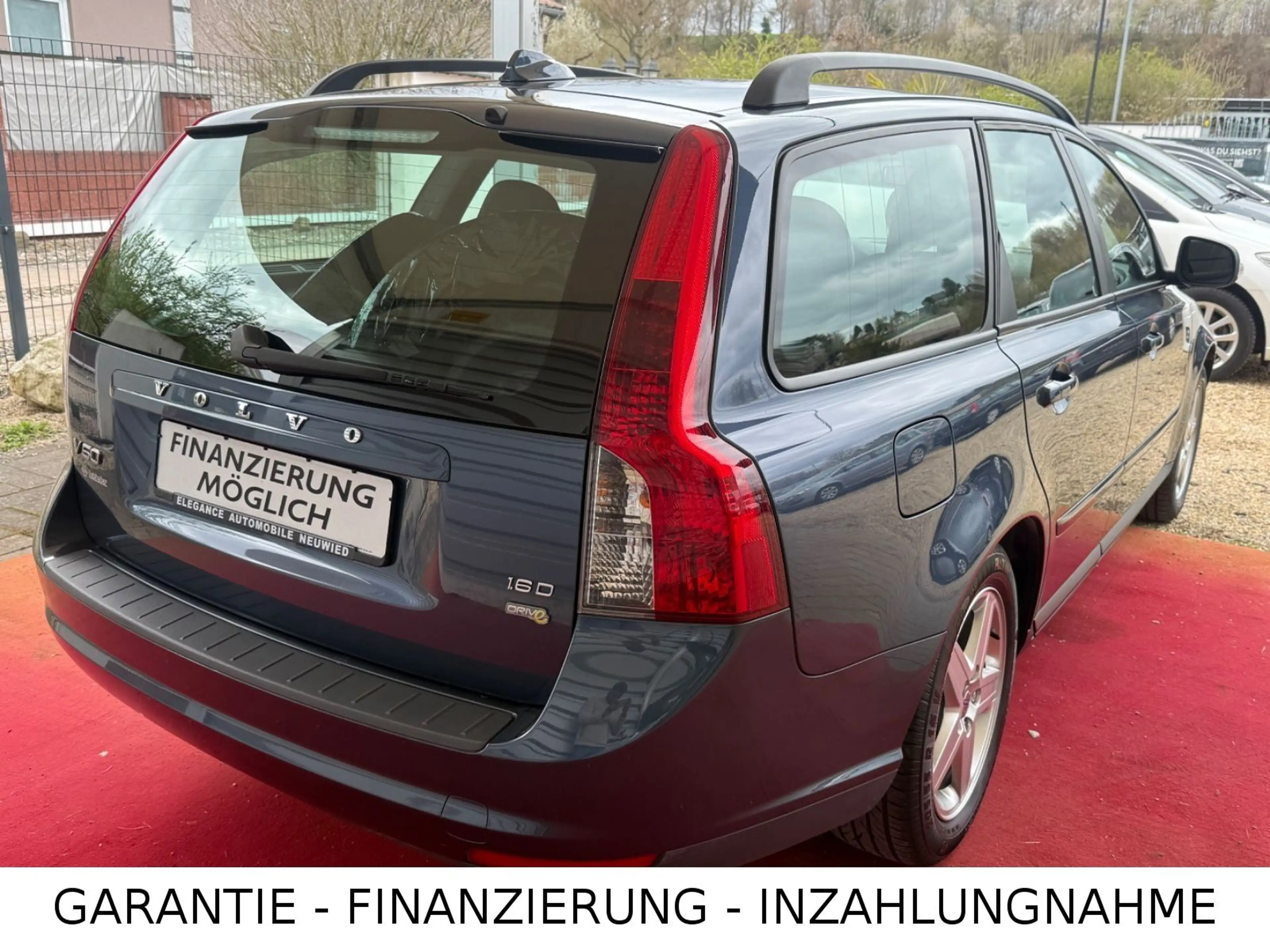 Volvo V50 Kombi 1.6 D /1.Hand/Scheckheft/*WENIG KM* — photo 3