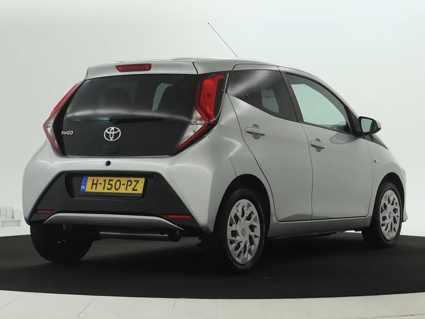 Toyota Aygo 1.0 VVT-i X-Play | Apple CarPlay | Android Auto | Gris - 2