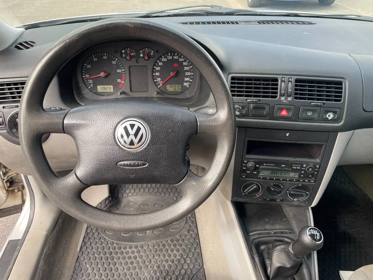 Volkswagen Bora 1.6 TÜV/Service/Zahnriemen NEU 09/2028, foto 9