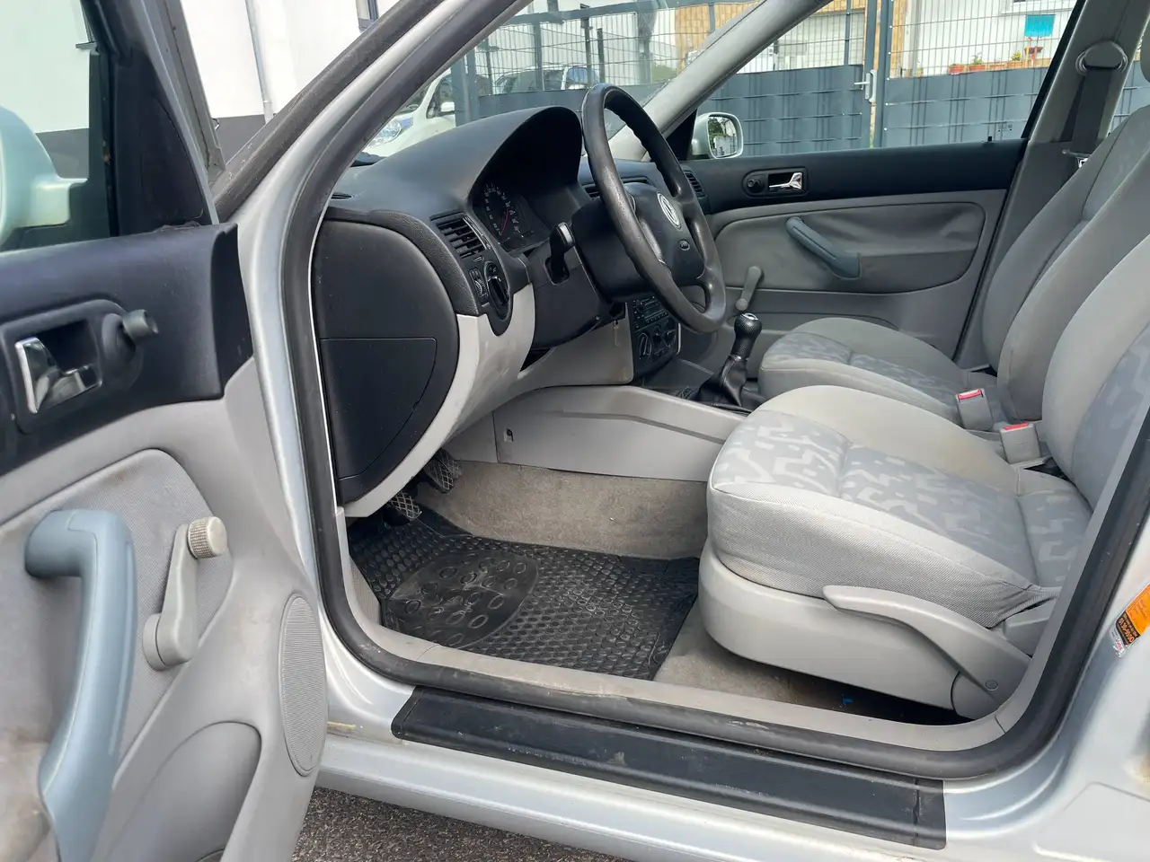 Volkswagen Bora 1.6 TÜV/Service/Zahnriemen NEU 09/2028, foto 7