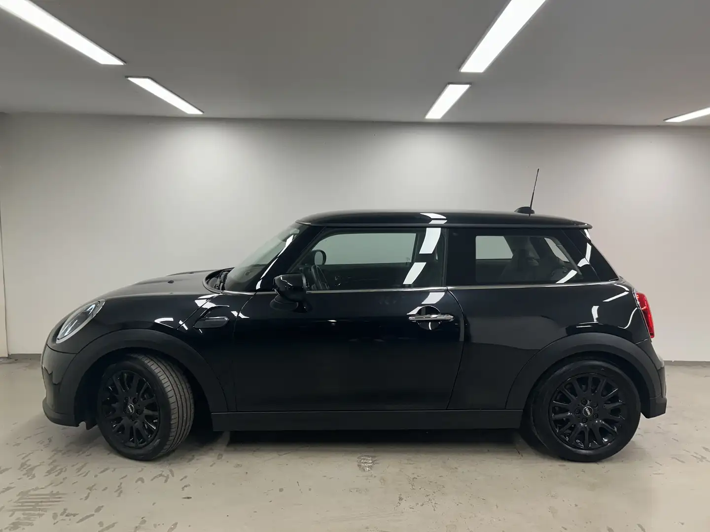 MINI Cooper Classic Trim DAB LED Tempomat Klimaaut. PDC Schwarz - 2