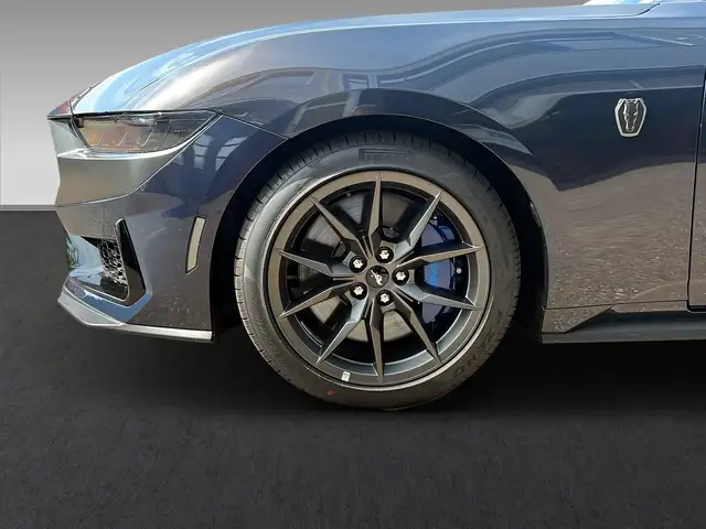 Ford Mustang view 4