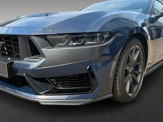 Ford Mustang view 3