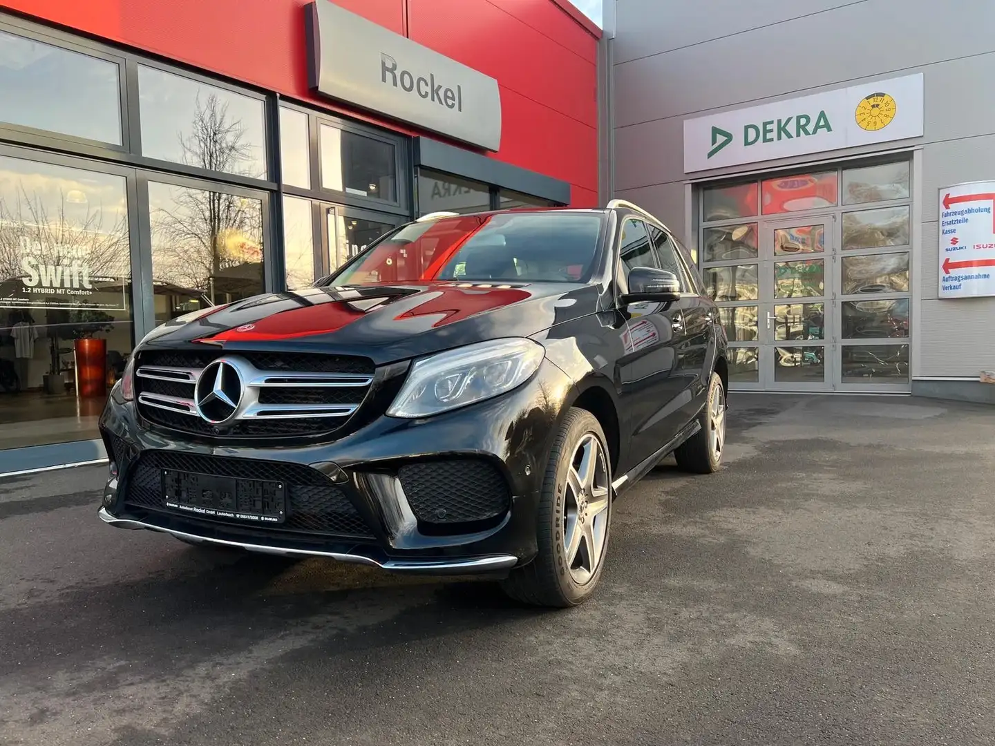 Mercedes-Benz GLE 250 d 4MATIC Schwarz - 1