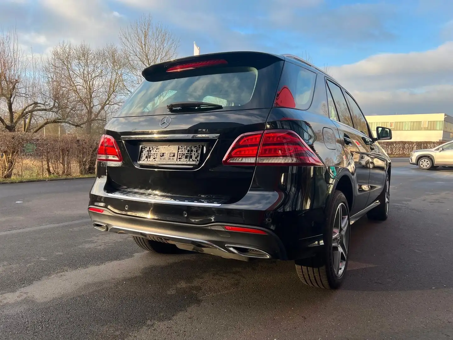 Mercedes-Benz GLE 250 d 4MATIC Schwarz - 2