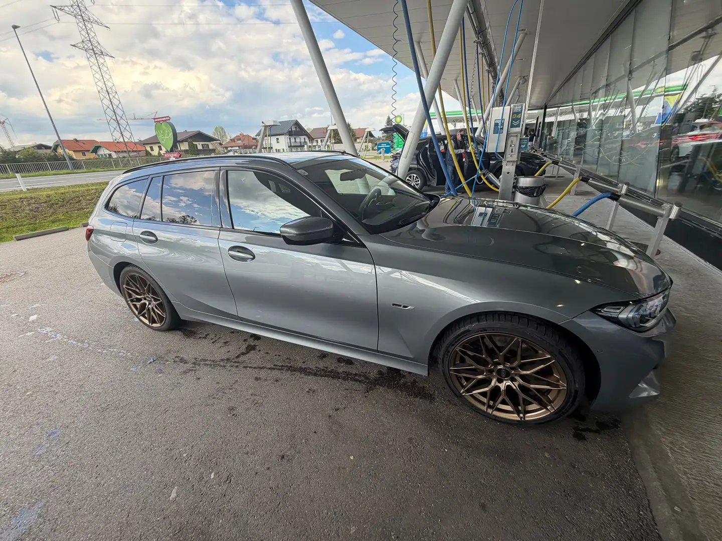 BMW 320 320e PHEV xDrive Touring Aut. Grau - 1