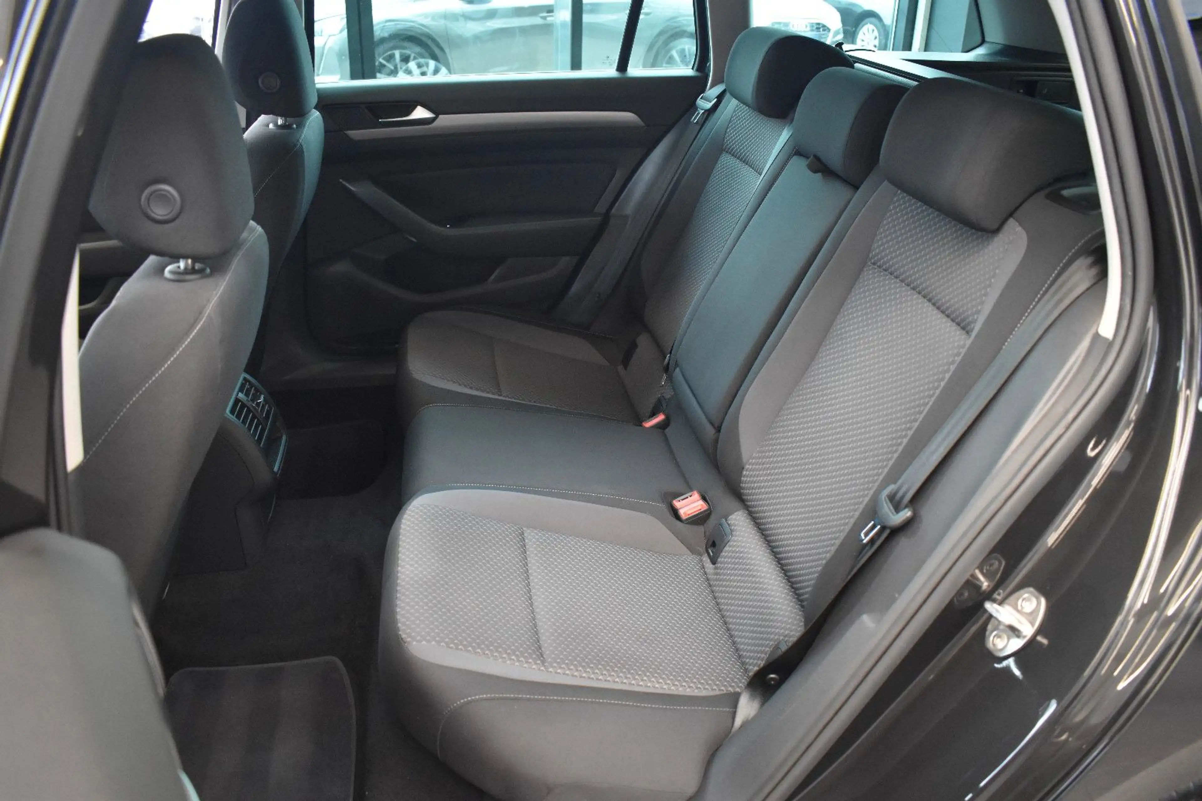 Volkswagen Passat Variant 2.0TDI DSG LED~ACC~RFKamera~DAB — photo 11