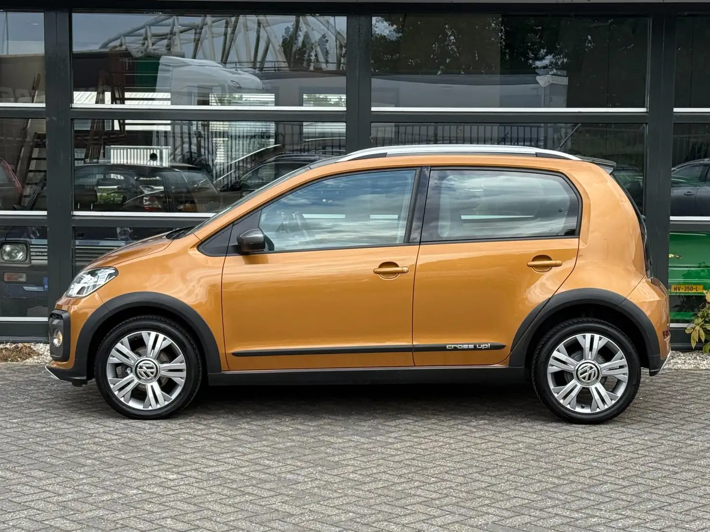 Volkswagen up! 1.0 BMT Cross Up! l Airco l Rijklaar !! Bruin - 2