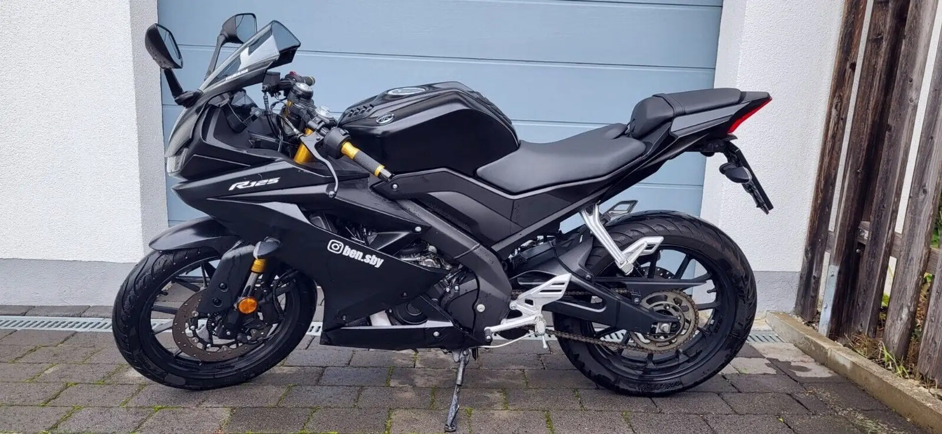 Yamaha YZF-R125 Schwarz - 2
