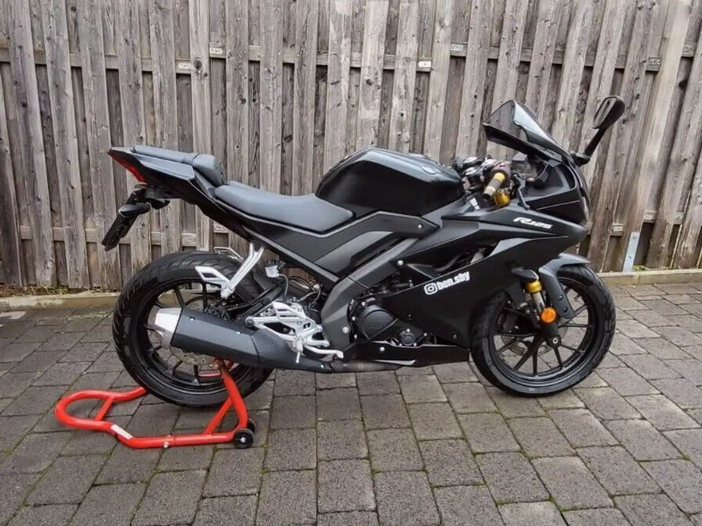 Yamaha YZF-R125 Schwarz - 1