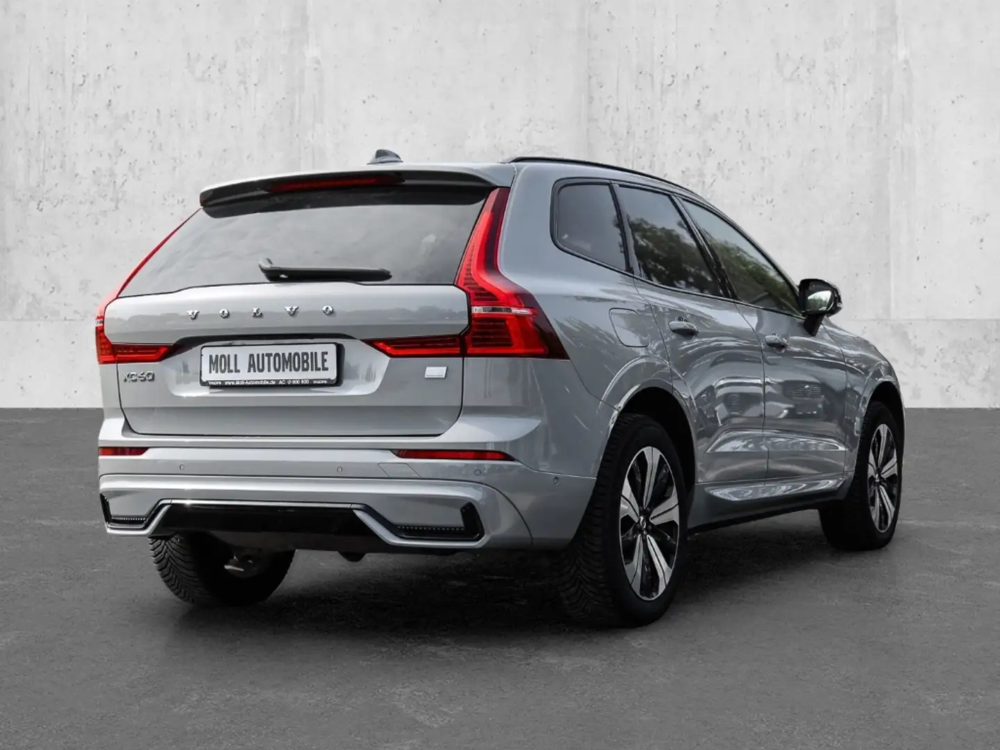 Volvo XC60 Plus Dark Recharge Plug-In Hybrid AWD T6 Twin Engi Grau - 2
