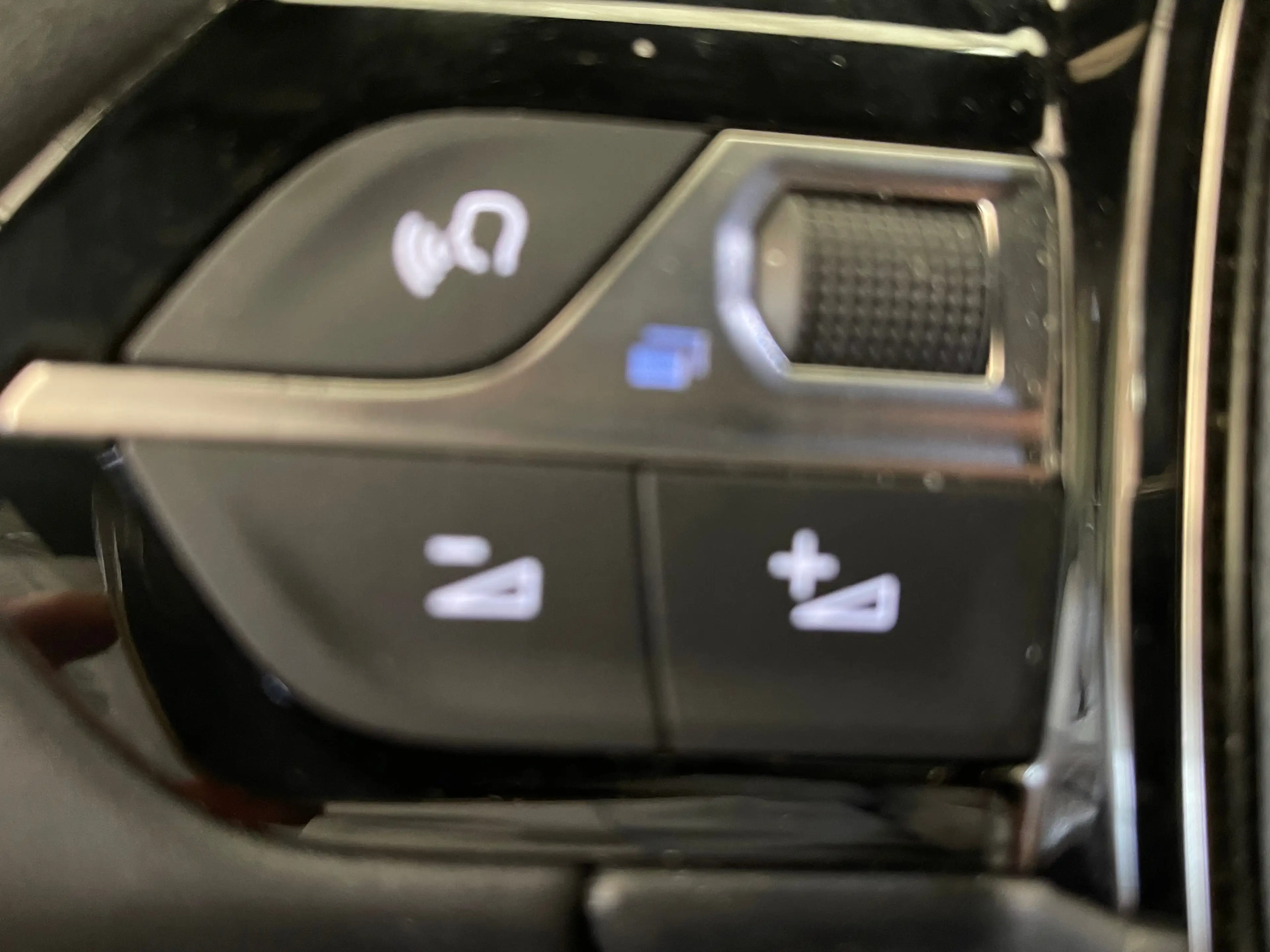 Peugeot e-2008 EV Allure Avantage 54 kWh Climate | Cruise | Navig — photo 14