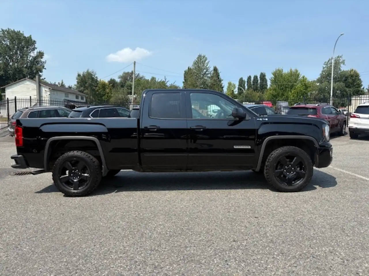 GMC Sierra 1500 photo GMC Sierra 1500