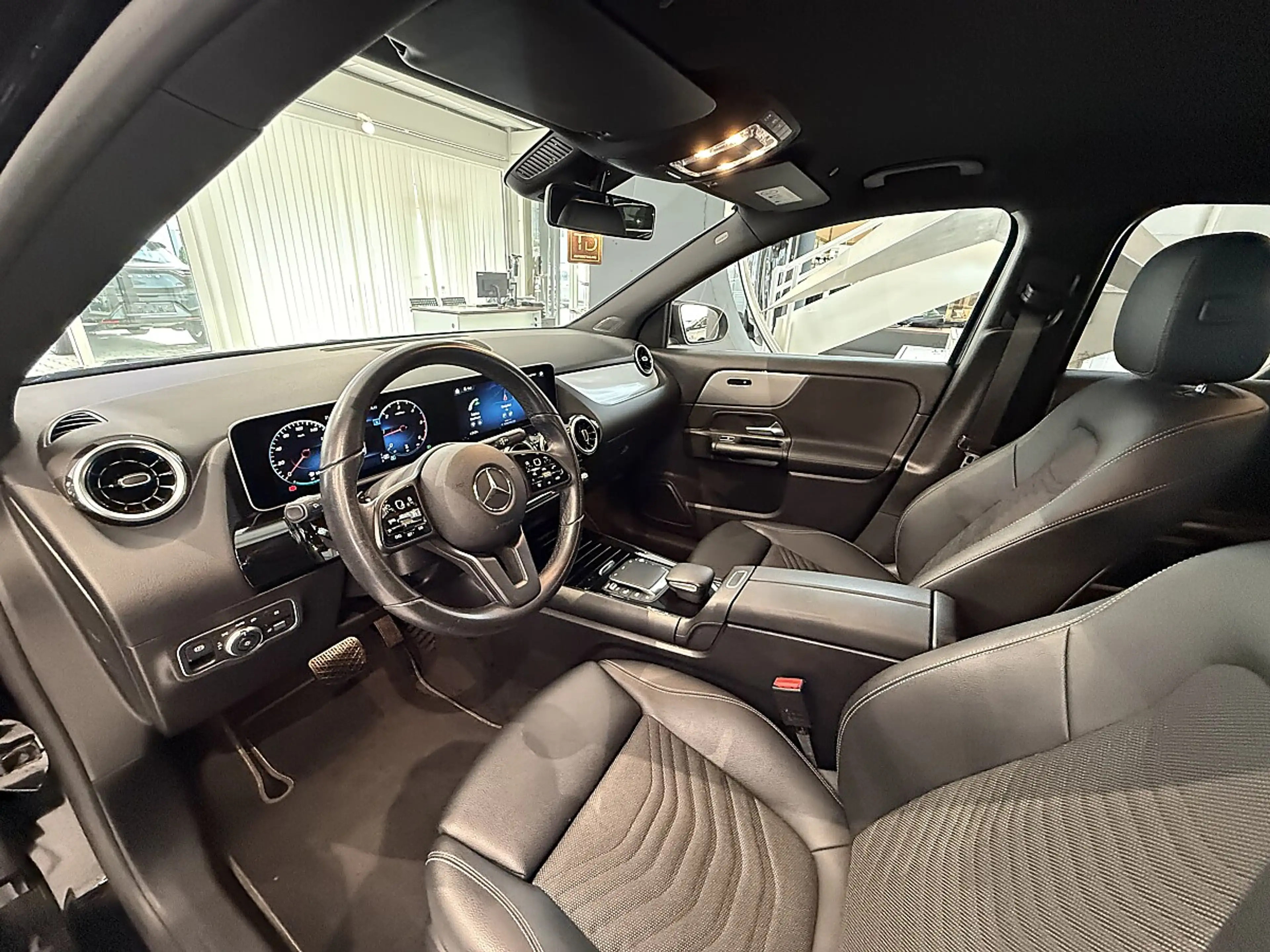 Mercedes-Benz GLA 200 d Aut. — photo 13