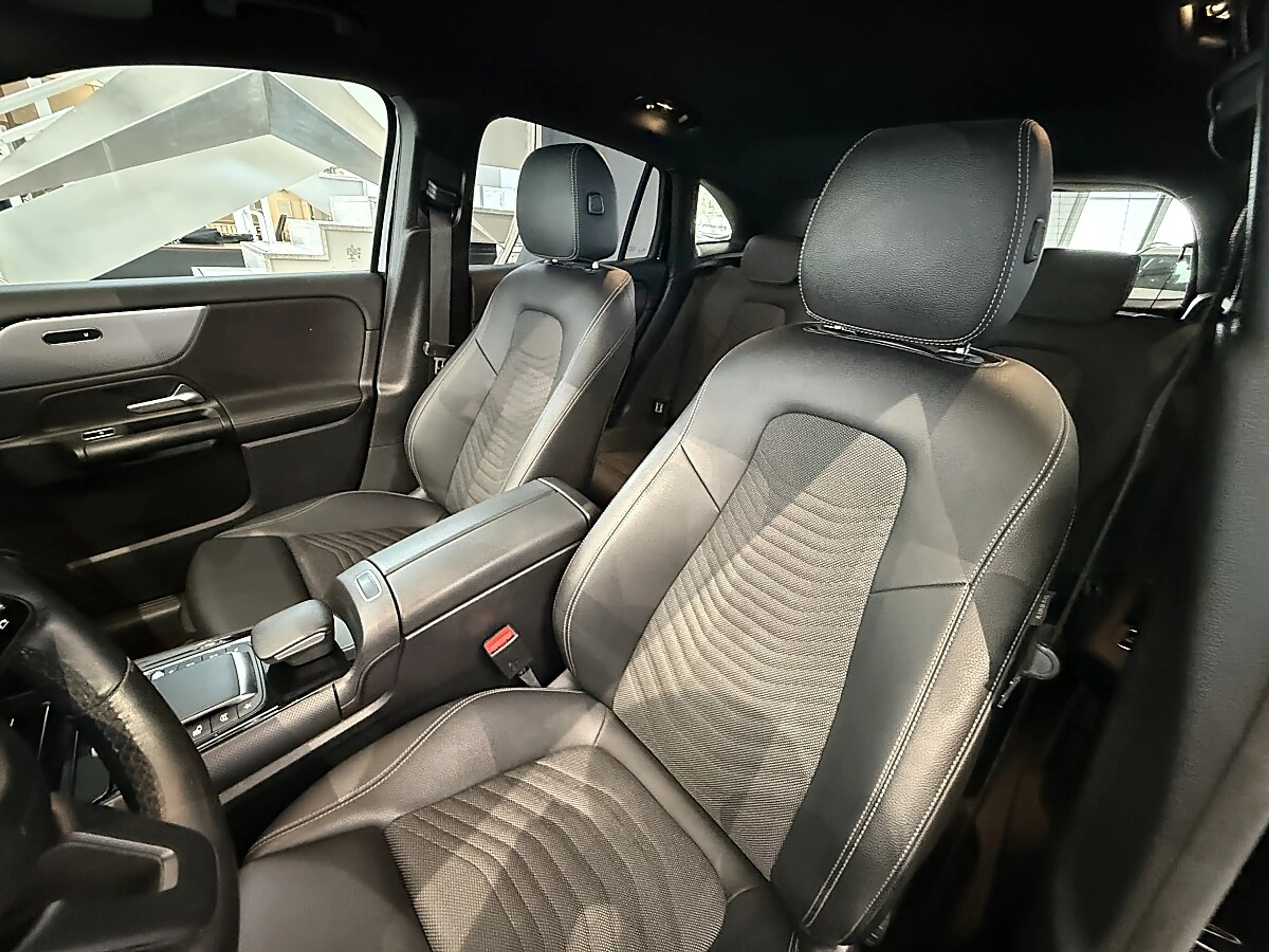 Mercedes-Benz GLA 200 d Aut. — photo 11