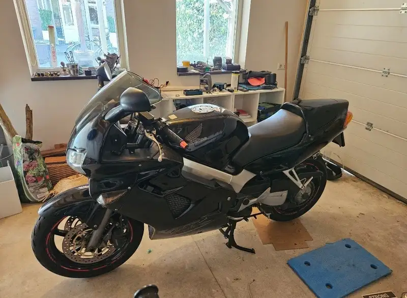 Honda VFR 800 - foto 5