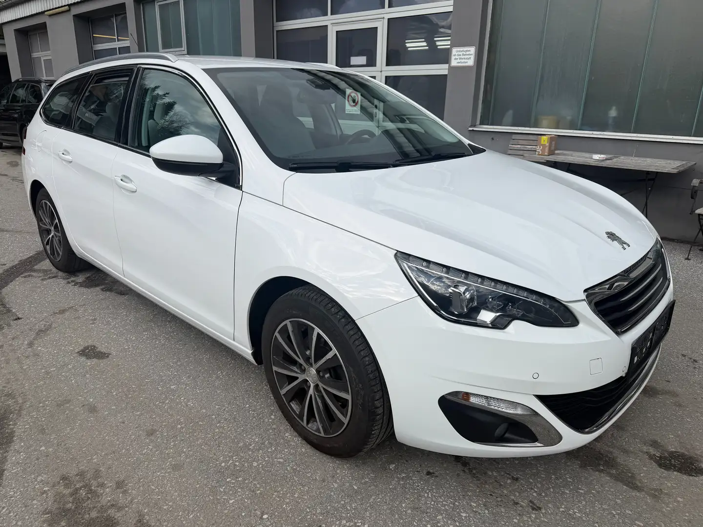 Peugeot 308 Allure 1,6 HDi 120 Weiß - 1