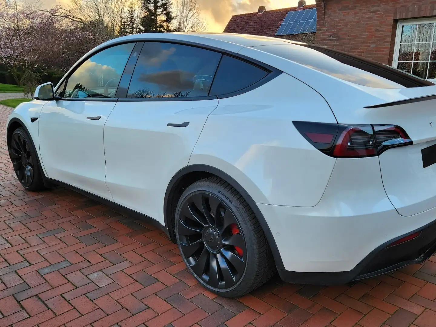 Tesla Model Y Performance Dual Motor AWD Blanc - 1