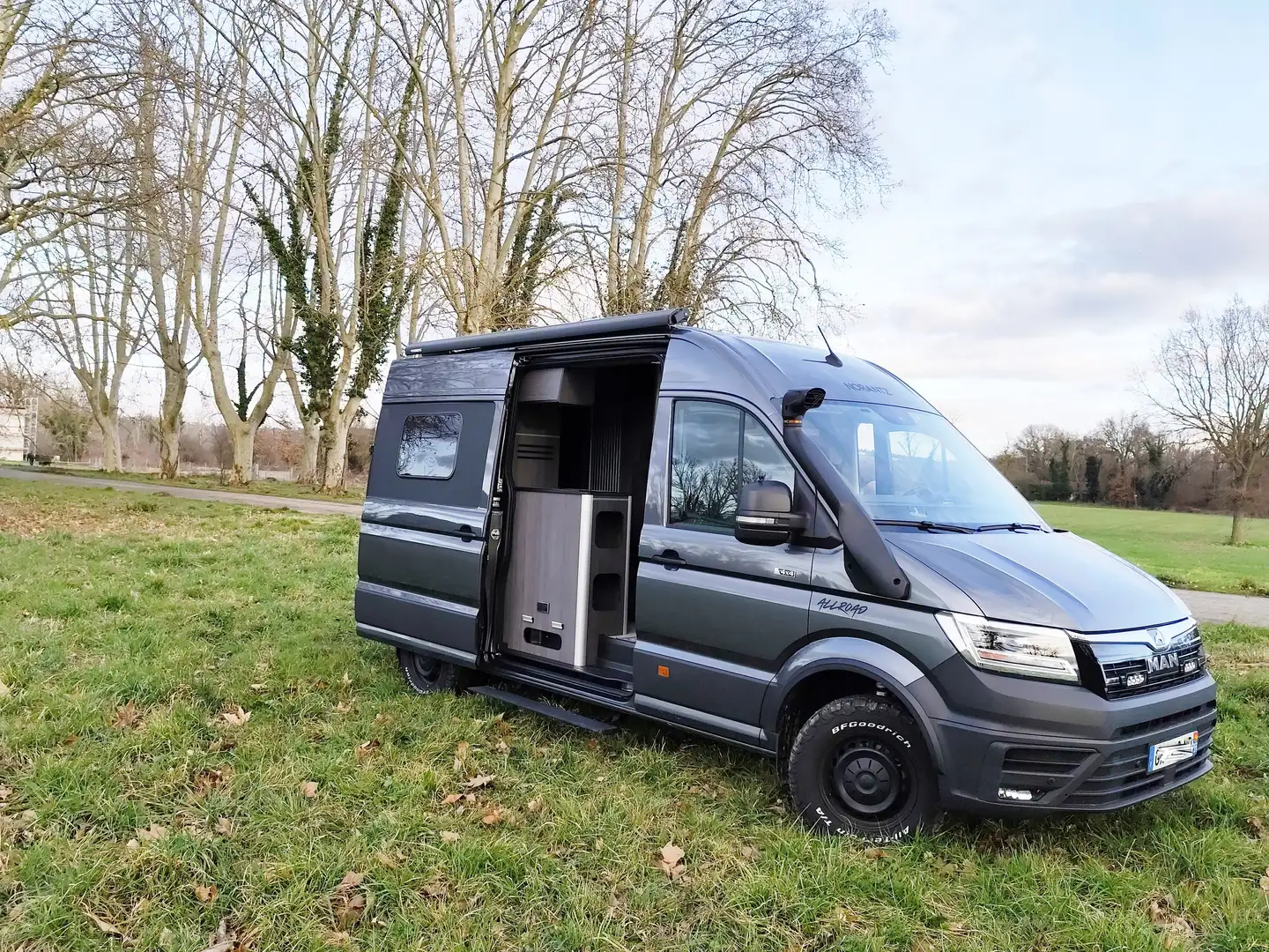 MAN TGE TGE 3.180 4X4 Gris - 1