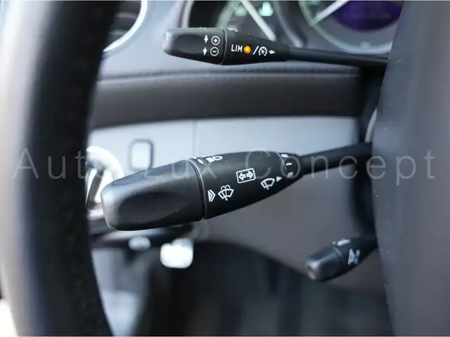 Mercedes-Benz SL view 12