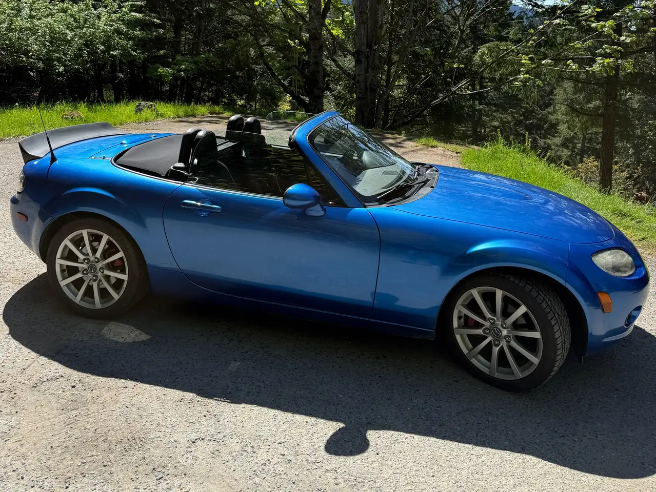 Mazda MX-5 Miata снимка Mazda MX-5 Miata
