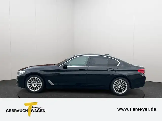 BMW 5 Series view 8