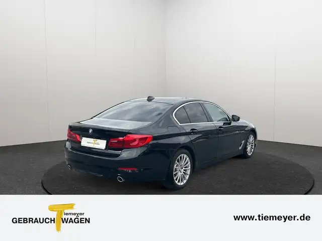 BMW 5 Series view 5
